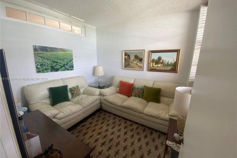 Condo in Coral Gables, Florida, 1 bedroom  № 1811207 - photo 18