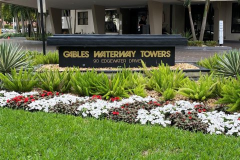 Condo in Coral Gables, Florida, 1 bedroom  № 1811207 - photo 3