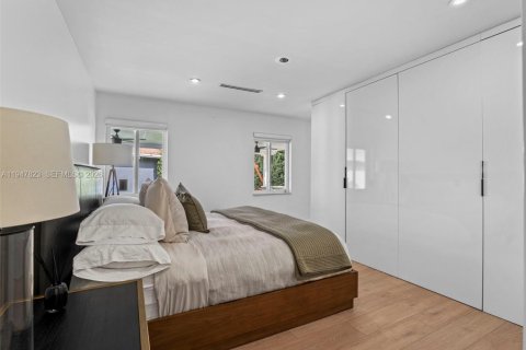 Casa en alquiler en Hialeah, Florida, 4 dormitorios, 135.54 m2 № 2003996 - foto 19