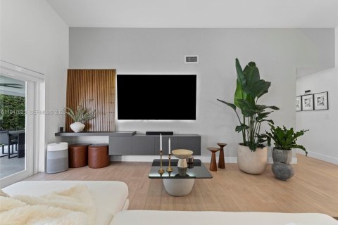 Casa en alquiler en Hialeah, Florida, 4 dormitorios, 135.54 m2 № 2003996 - foto 22