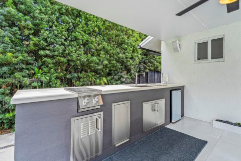 Casa en alquiler en Hialeah, Florida, 4 dormitorios, 135.54 m2 № 2003996 - foto 12