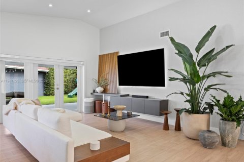 Casa en alquiler en Hialeah, Florida, 4 dormitorios, 135.54 m2 № 2003996 - foto 5