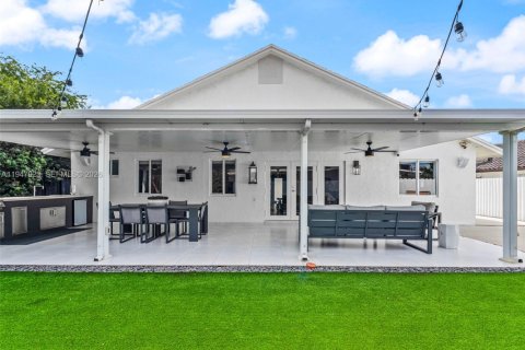 Casa en alquiler en Hialeah, Florida, 4 dormitorios, 135.54 m2 № 2003996 - foto 20
