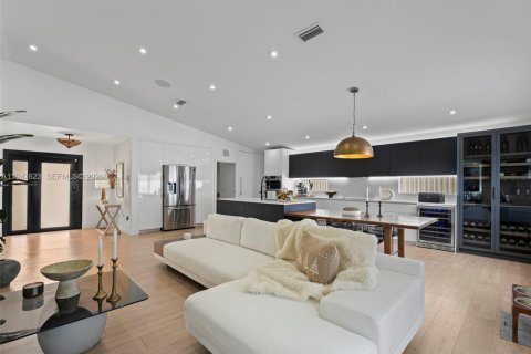 Casa en alquiler en Hialeah, Florida, 4 dormitorios, 135.54 m2 № 2003996 - foto 6