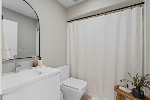 Casa en alquiler en Hialeah, Florida, 4 dormitorios, 135.54 m2 № 2003996 - foto 25