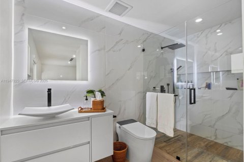 Casa en alquiler en Hialeah, Florida, 4 dormitorios, 135.54 m2 № 2003996 - foto 11