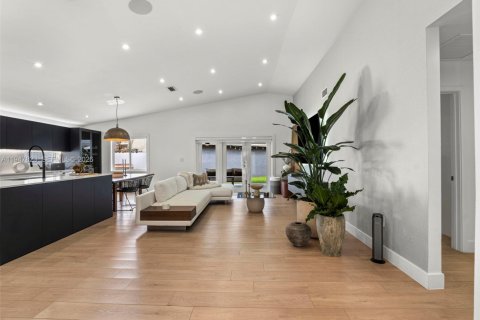 Casa en alquiler en Hialeah, Florida, 4 dormitorios, 135.54 m2 № 2003996 - foto 3