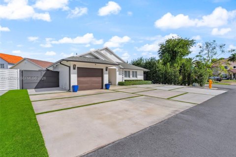 Casa en alquiler en Hialeah, Florida, 4 dormitorios, 135.54 m2 № 2003996 - foto 2