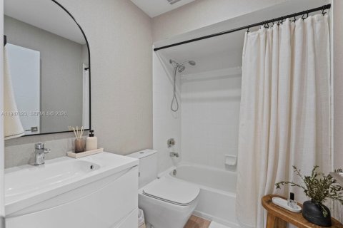 Casa en alquiler en Hialeah, Florida, 4 dormitorios, 135.54 m2 № 2003996 - foto 27