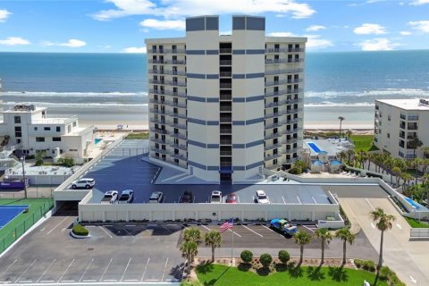 Condo in New Smyrna Beach, Florida, 2 bedrooms № 2217541 - photo 3