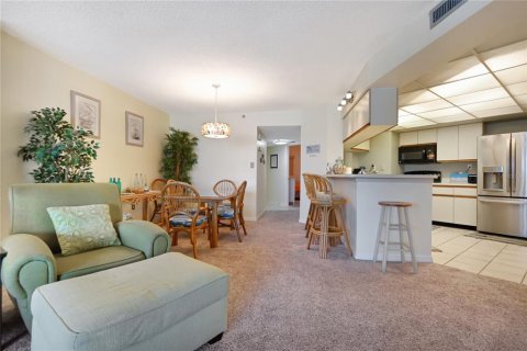 Condo in New Smyrna Beach, Florida, 2 bedrooms № 2217541 - photo 16