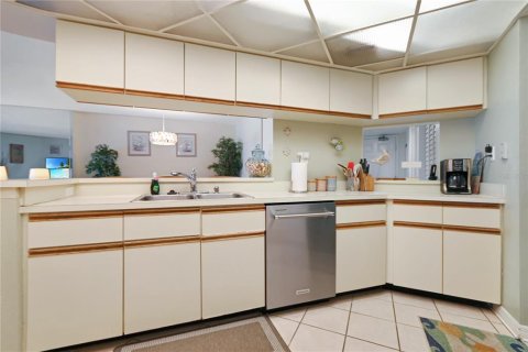 Condo in New Smyrna Beach, Florida, 2 bedrooms № 2217541 - photo 14