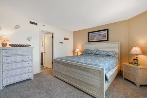 Condo in New Smyrna Beach, Florida, 2 bedrooms № 2217541 - photo 20