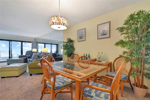 Condo in New Smyrna Beach, Florida, 2 bedrooms № 2217541 - photo 9