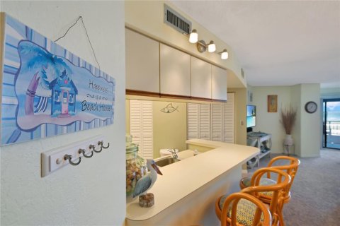 Condo in New Smyrna Beach, Florida, 2 bedrooms № 2217541 - photo 7