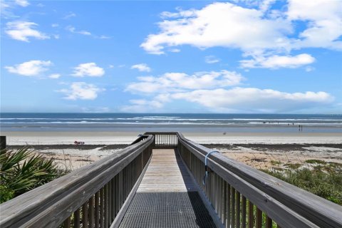Condo in New Smyrna Beach, Florida, 2 bedrooms № 2217541 - photo 6