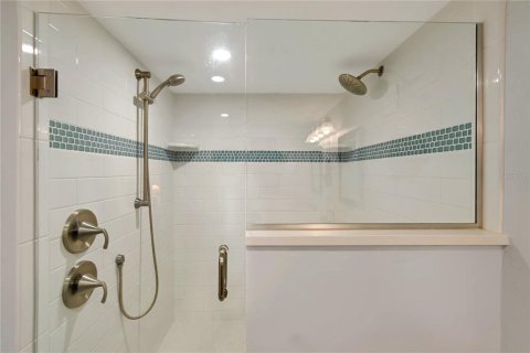 Condo in New Smyrna Beach, Florida, 2 bedrooms № 2217541 - photo 23