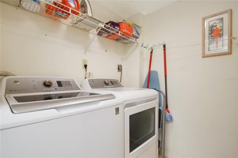 Condo in New Smyrna Beach, Florida, 2 bedrooms № 2217541 - photo 30