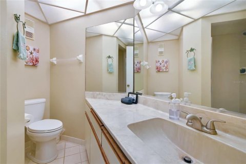 Condo in New Smyrna Beach, Florida, 2 bedrooms № 2217541 - photo 28