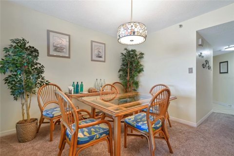 Condo in New Smyrna Beach, Florida, 2 bedrooms № 2217541 - photo 10