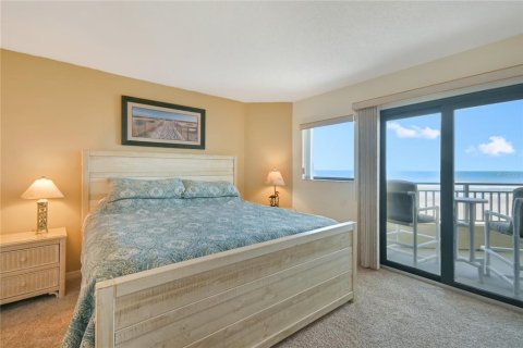 Condo in New Smyrna Beach, Florida, 2 bedrooms № 2217541 - photo 18