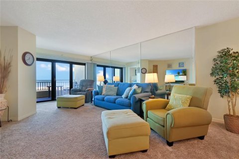 Condo in New Smyrna Beach, Florida, 2 bedrooms № 2217541 - photo 8