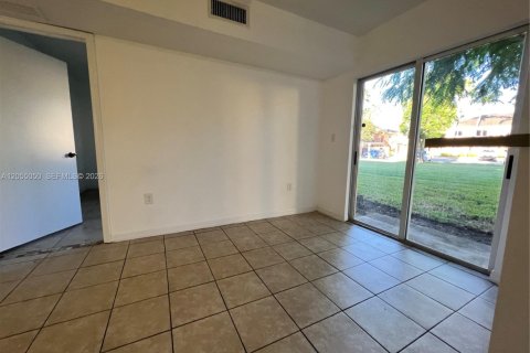 Condo in Homestead, Florida, 3 bedrooms № 2167905 - photo 11