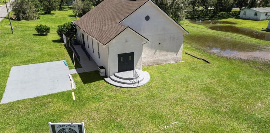 Commercial property in Mulberry, Florida 222.97 sq.m. № 2096216
