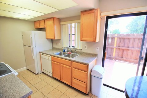 Townhouse in Winter Park, Florida 2 bedrooms, 95.78 sq.m. № 2295314 - photo 3