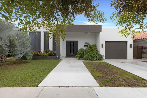 Casa en venta en Miami, Florida, 3 dormitorios, 319.96 m2 № 1974142 - foto 2