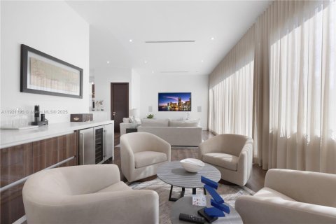 Casa en venta en Miami, Florida, 3 dormitorios, 319.96 m2 № 1974142 - foto 15