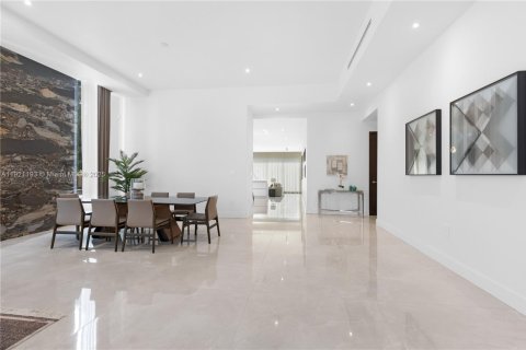 Casa en venta en Miami, Florida, 3 dormitorios, 319.96 m2 № 1974142 - foto 11
