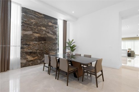 Casa en venta en Miami, Florida, 3 dormitorios, 319.96 m2 № 1974142 - foto 21