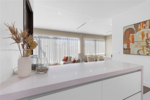 Casa en venta en Miami, Florida, 3 dormitorios, 319.96 m2 № 1974142 - foto 25