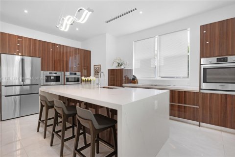 Casa en venta en Miami, Florida, 3 dormitorios, 319.96 m2 № 1974142 - foto 23