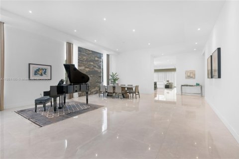 Casa en venta en Miami, Florida, 3 dormitorios, 319.96 m2 № 1974142 - foto 6