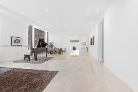 Casa en venta en Miami, Florida, 3 dormitorios, 319.96 m2 № 1974142 - foto 12