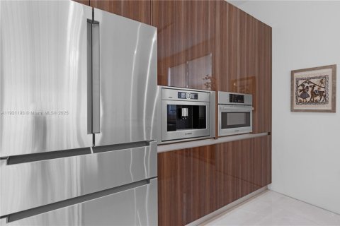 Casa en venta en Miami, Florida, 3 dormitorios, 319.96 m2 № 1974142 - foto 29