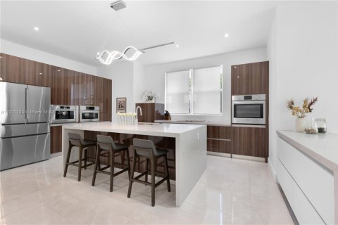 Casa en venta en Miami, Florida, 3 dormitorios, 319.96 m2 № 1974142 - foto 28