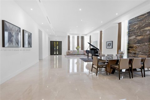 Casa en venta en Miami, Florida, 3 dormitorios, 319.96 m2 № 1974142 - foto 10