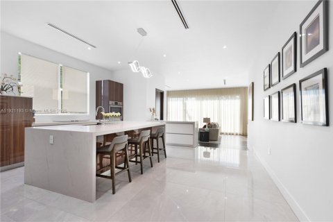 Casa en venta en Miami, Florida, 3 dormitorios, 319.96 m2 № 1974142 - foto 30