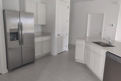 Casa en alquiler en Haines City, Florida, 4 dormitorios, 195.93 m2 № 1912018 - foto 2