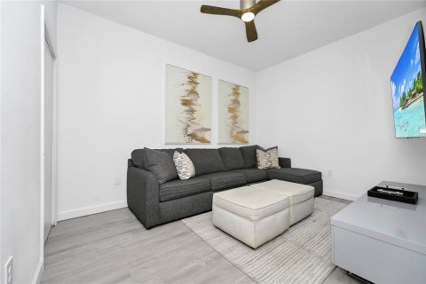 Townhouse in Davenport, Florida 4 bedrooms, 178 sq.m. № 1870768 - photo 17