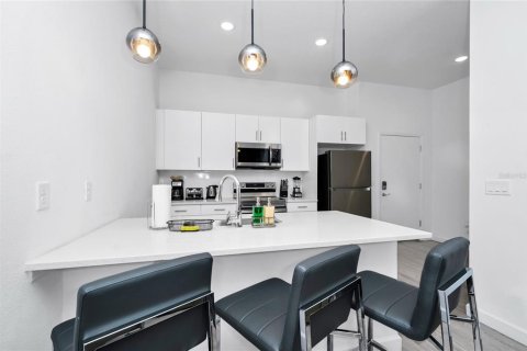 Townhouse in Davenport, Florida 4 bedrooms, 178 sq.m. № 1870768 - photo 7