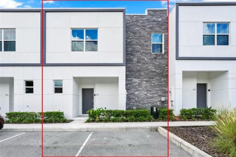 Townhouse in Davenport, Florida 4 bedrooms, 178 sq.m. № 1870768 - photo 1