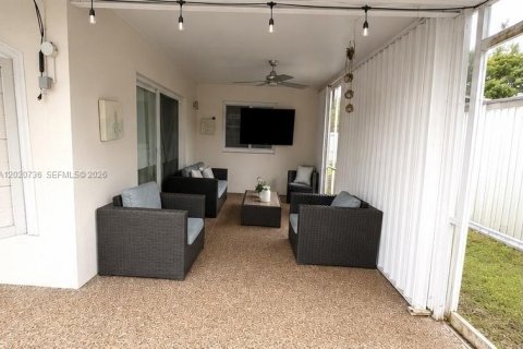 House in Pembroke Pines, Florida 4 bedrooms, 179.77 sq.m. № 2088072 - photo 7