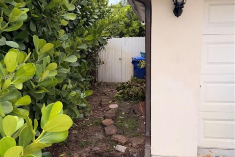 House in Pembroke Pines, Florida 4 bedrooms, 179.77 sq.m. № 2088072 - photo 3
