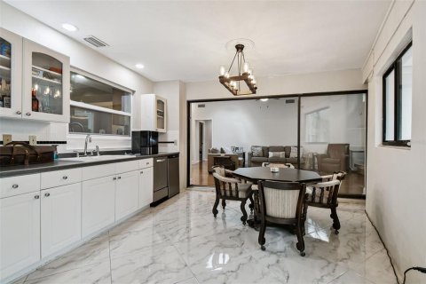 Купить виллу или дом в Тампа, Флорида 12 комнат, 240.06м2, № 1902431 - фото 13