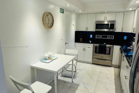 Copropriété à vendre à Hollywood, Floride: 2 chambres, 114.83 m2 № 1860555 - photo 11