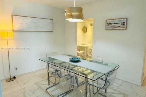 Copropriété à vendre à Hollywood, Floride: 2 chambres, 114.83 m2 № 1860555 - photo 8